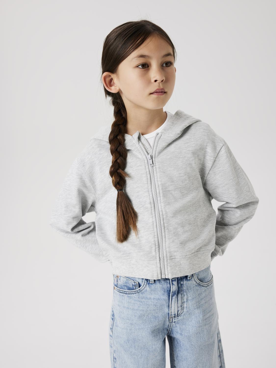 model_shot-creative