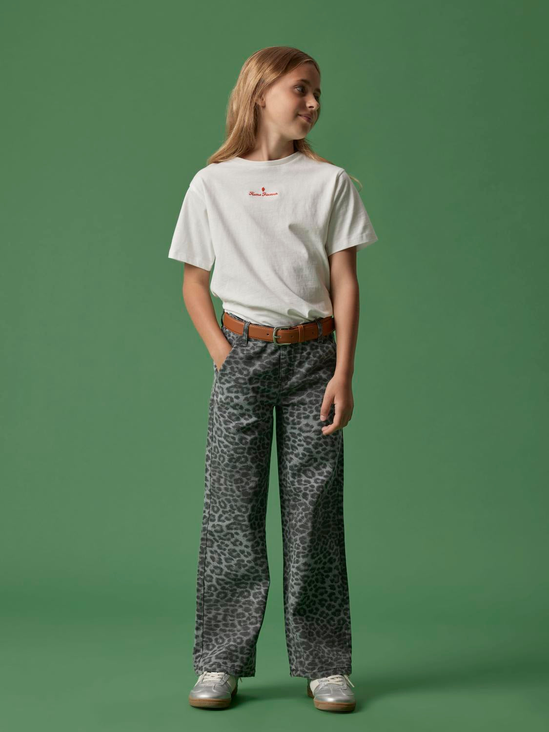 model_shot-creative